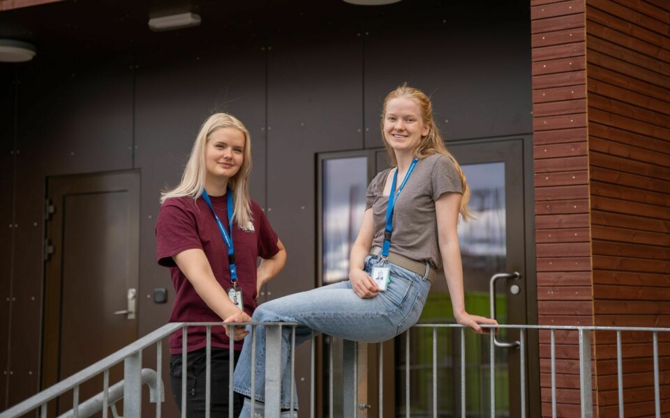 Begge jentene studerer ved Unis og har akkurat flytte inn i de nye studentboligene på Elvesletta. F. v. Ingrid Kleppe Normann og Ingvild Bergan.