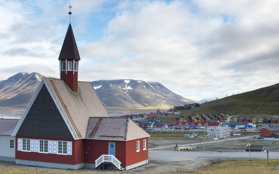 SAMLING: Svalbard kirke inviterer til samling etter at 17-åring døde i trafikkulykke.