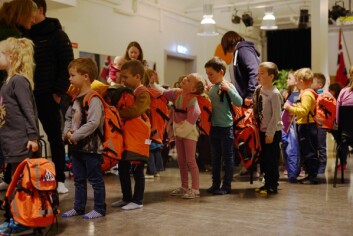 <strong class="nf-o-text--strong">alvoret:</strong> Så var mottagelsen over og førsteklassingene ble geleidet til klasserommet sitt. <strong class="nf-o-text--strong">alvoret:</strong> Så var mottagelsen over og førsteklassingene ble geleidet til klasserommet sitt.