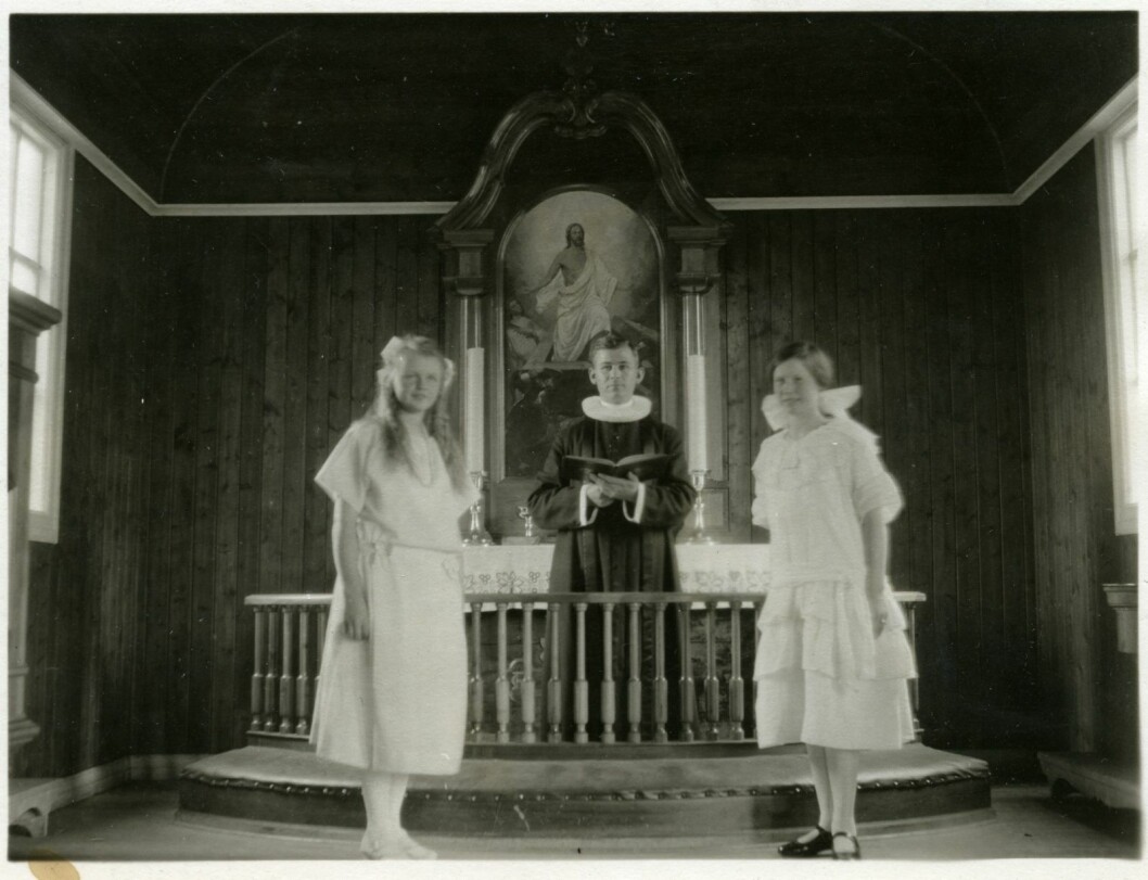 Fig. 5: Konfirmanter i Vor Frelsers kirke. Prest er Søren Tobiassen Storaker 1924-27. Fig. 5: Konfirmanter i Vor Frelsers kirke. Prest er Søren Tobiassen Storaker 1924-27.