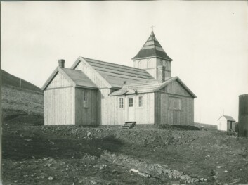 <strong class="nf-o-text--strong">Fig 5:</strong> Vor Frelsers kirke paa Spitsbergen fra sørøst ca. 1930.