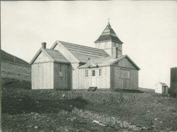 <strong class="nf-o-text--strong">Fig 5:</strong> Vor Frelsers kirke paa Spitsbergen fra sørøst ca. 1930. <strong class="nf-o-text--strong">Fig 5:</strong> Vor Frelsers kirke paa Spitsbergen fra sørøst ca. 1930.
