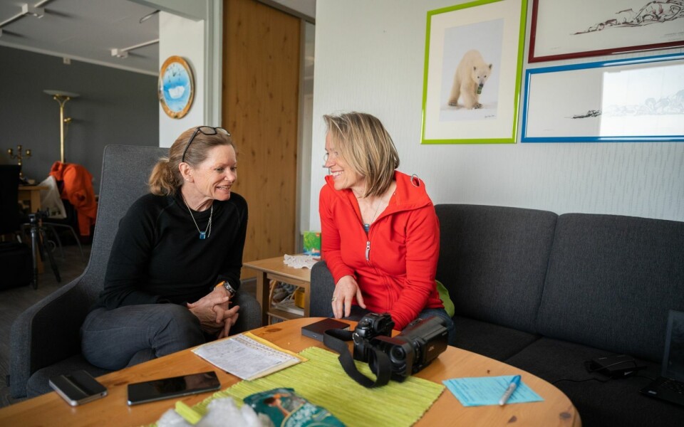 Sunniva Sørby (t.v.) og Hilde Fålun Strøm skal være gudmødre for Hurtigruten-skipet MS «Fridtjof Nansen». Her fra Longyearbyen i 2020, mellom de to oppholdene på Bamsebu.