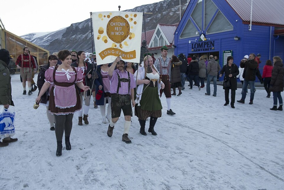 Oktoberfesten ble åpnet med parade gjennom sentrum. Oktoberfesten ble åpnet med parade gjennom sentrum.