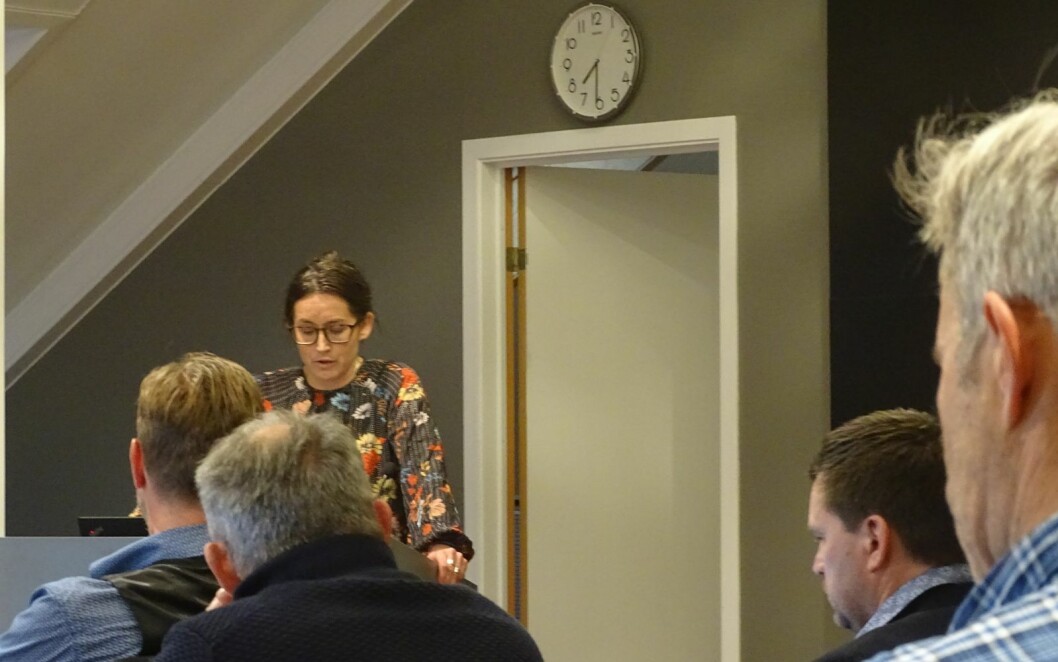GRUPPELEDERSKAP: Aps gruppeleder i lokalstyret, Elise Strømseng, har etter det opplyste ledet arbeidet med å samle lokalpartiene bak en felles høringsuttalelse om nye forskrifter for opplæring i Longyearbyen. GRUPPELEDERSKAP: Aps gruppeleder i lokalstyret, Elise Strømseng, har etter det opplyste ledet arbeidet med å samle lokalpartiene bak en felles høringsuttalelse om nye forskrifter for opplæring i Longyearbyen.