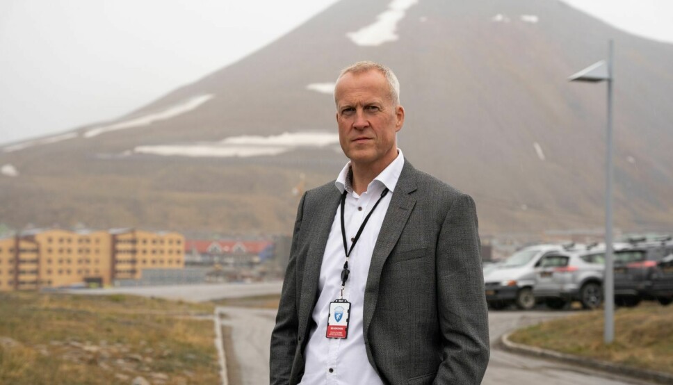 Høyt medietrykk: Sysselmester Lars Fause er «the governor» og ettertraktet intervjuobjekt når journalister fra hele verden kommer til Svalbard. Men egentlig skal de ikke snakke med «guvernøren», men overhodene til Longyearbyens politisjef og statsforvalter. Og de holder til i Oslo.