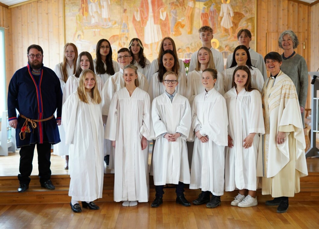 Årets konfirmanter. I to puljer ble disse konfirmert i Svalbard kirke i dag. Navn i teksten under. Årets konfirmanter. I to puljer ble disse konfirmert i Svalbard kirke i dag. Navn i teksten under.