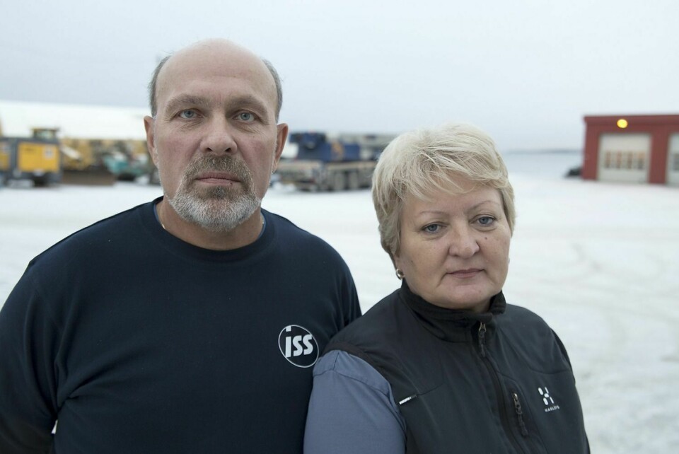 Vasyl og Natalya Vasylenko er to av over tre hundre utenlandske statsborgere på Svalbard som får sterkt innskrenkede rettigheter som følge av den nye praksisen. – Utlendinger blir en underklasse i samfunnet, mener Natalya.