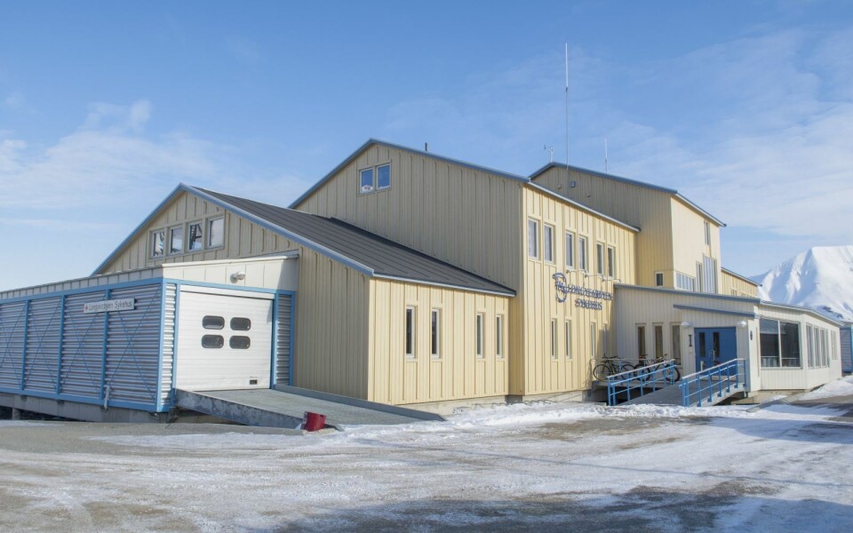 Longyearbyen sykehus mottok de første positive koronaprøvene i januar 2020.