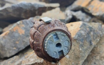 Bilder av granaten som ble destruert fredag 24. september. Funnet ble meldt inn til Sysselmesteren 12. september. Bilder av granaten som ble destruert fredag 24. september. Funnet ble meldt inn til Sysselmesteren 12. september.