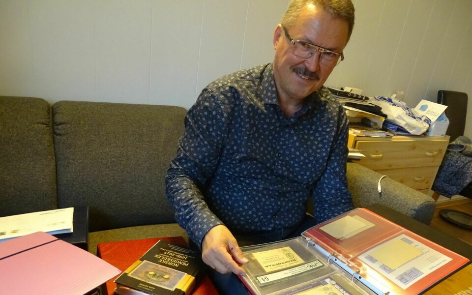 GRUVEKJEMPEN: Svein-Jonny Albrigtsen har en av Norges største samlinger av Svalbard-objekter. Det begynte med at han fikk et frimerkealbum i presang.