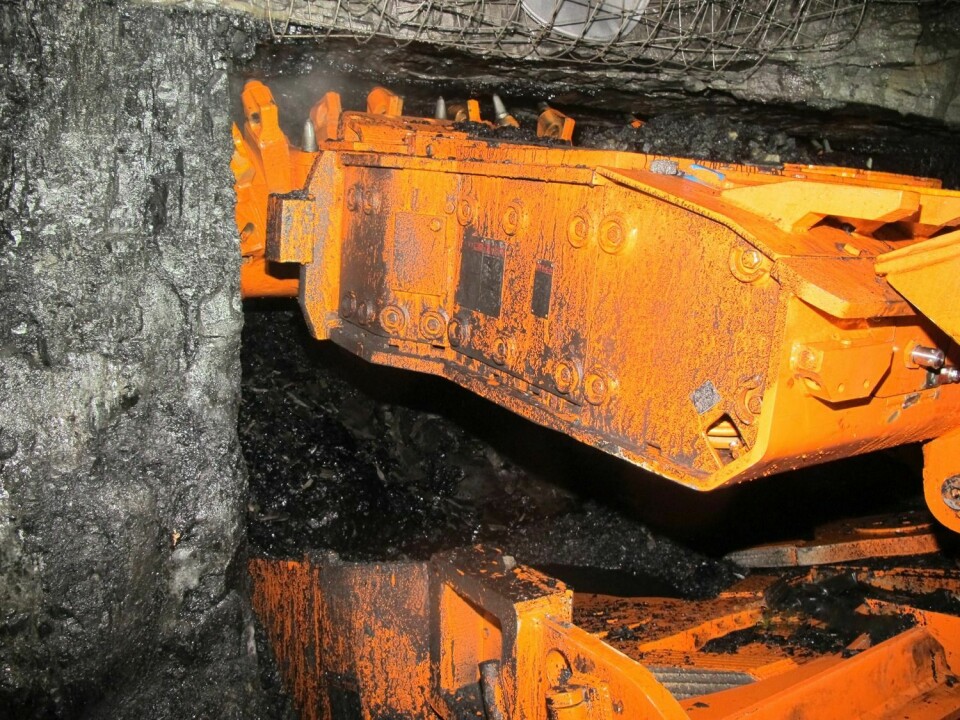 En del av utstyret som brukes i den nye gruva i Lunckefjellet har modifikasjoner fra tidligere utgaver. Store Norske stanset driften i en periode for å sikre seg at alt personell kjenner til de sikreste måtene å jobbe med det på.Foto: store norske
