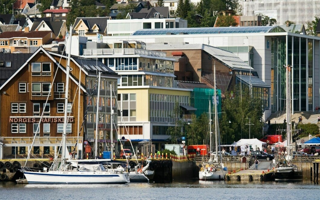 SMITTEHAVN: Sysselmesteren har anmodet den russiske fiskebåten hvorfra en smittet person ble evakuert med korona natt til onsdag, om å gå til havn i Tromsø for testing resten av mannskapet.