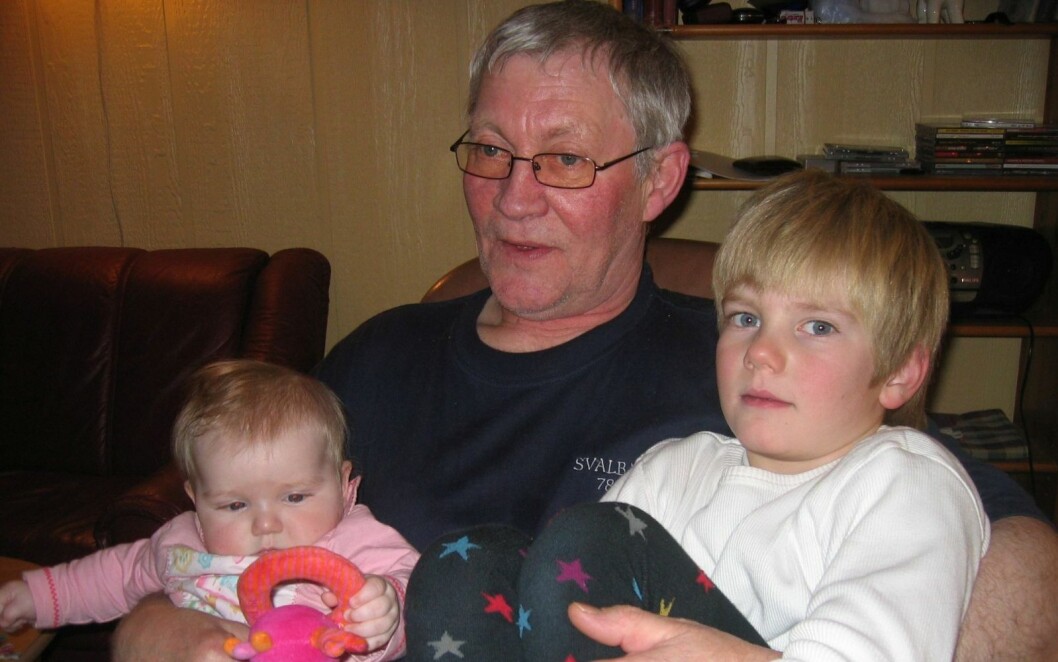 Karl og barna hjemme i leiligheten til Karl. Karl og barna hjemme i leiligheten til Karl.