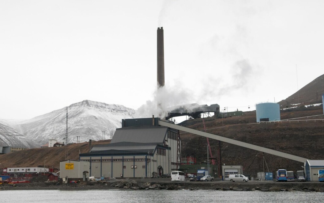 Justis- og beredskapsminister Monica Mæland forteller at LL vil være ansvarlig for å få etablert nytt energiverk i Longyearbyen. Justis- og beredskapsminister Monica Mæland forteller at LL vil være ansvarlig for å få etablert nytt energiverk i Longyearbyen.
