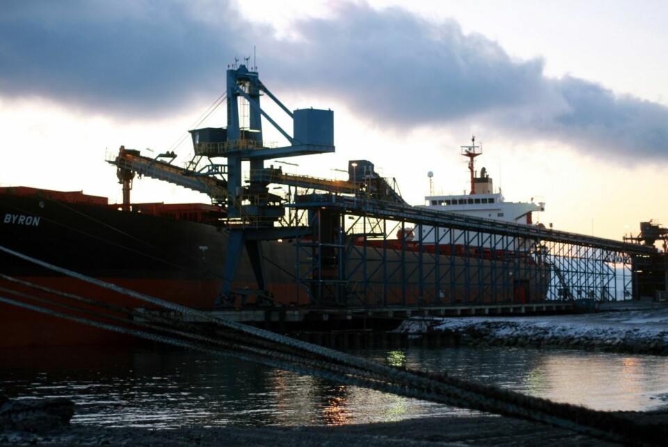 Store Norske skipet ut over to millioner tonn kull i 2013. Her ligger 'Lord Byron' til kai ved Kapp Amsterdam utenfor Svea. Store Norske skipet ut over to millioner tonn kull i 2013. Her ligger 'Lord Byron' til kai ved Kapp Amsterdam utenfor Svea.
