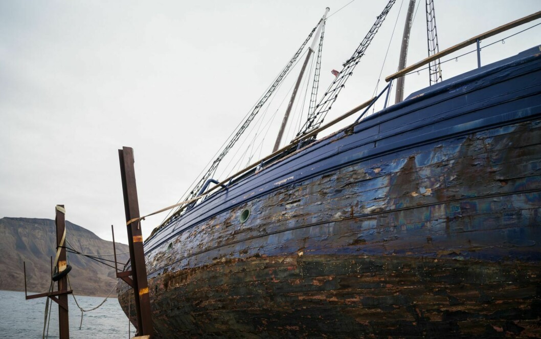 Disse bildene ble tatt av Mea Lux i september i år. De viser en båt som er preget av å lenge ha ligget på land.