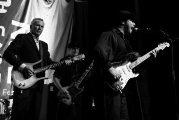 Vidar Busk, Johnny Augland (t.v.) og bassist Rune Endal. Vidar Busk, Johnny Augland (t.v.) og bassist Rune Endal.