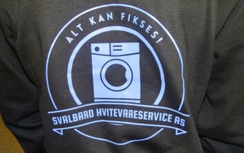 MODIG BUDSKAP: Med logo og slagord på ryggen er tonen satt. MODIG BUDSKAP: Med logo og slagord på ryggen er tonen satt.