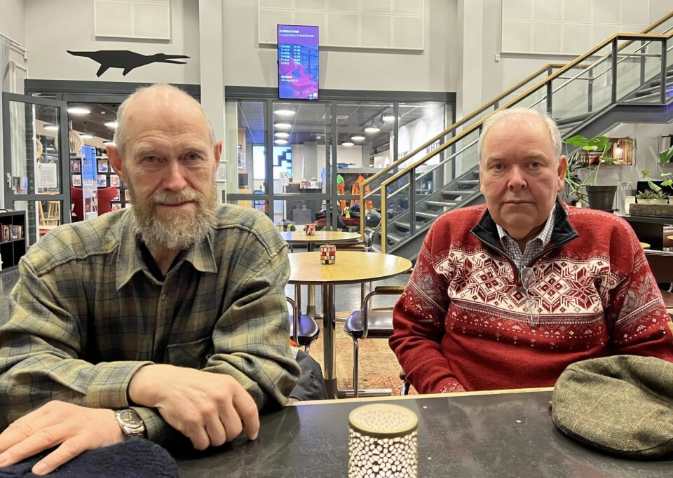 Folkerett: Bjørn Fjukstad og Arnstein Skaare i Austre Adventfjord AS skriver at det folkerettslige fundament Norge i og med Svalbardtraktaten og bergverksordningen har for å hevde suverenitet over Svalbard, må respekteres og følges opp. Folkerett: Bjørn Fjukstad og Arnstein Skaare i Austre Adventfjord AS skriver at det folkerettslige fundament Norge i og med Svalbardtraktaten og bergverksordningen har for å hevde suverenitet over Svalbard, må respekteres og følges opp.
