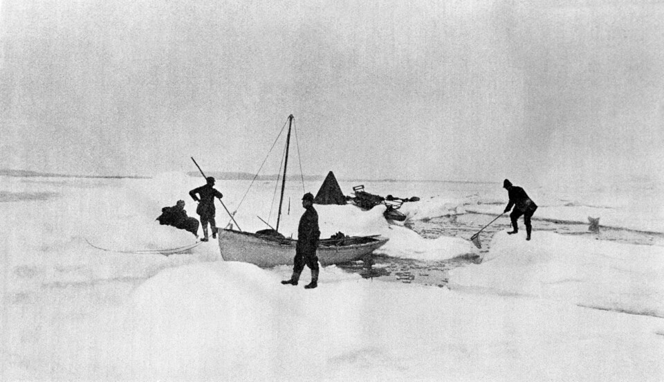 Forlatt: Schröder-Stranz, August Sandleben, Max Mayr og Richard Schmidt etter å ha forlatt «Herzog Ernst» ved Scoresbyøya i Nordenskiöldbukta 15. august 1912.