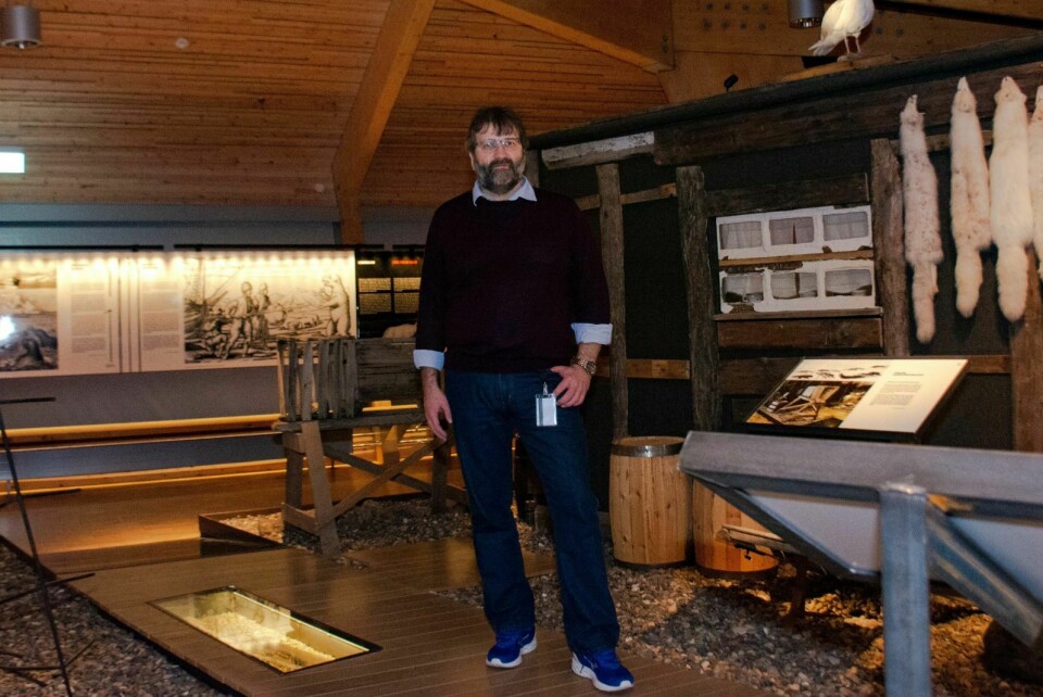 VURDERER ENDRINGER I UTSTILLINGEN: Eystein Markusson er nye museumsdirektør ved Svalbard museum. Han har mange planer for museets videre drift, blant annet å vurdere endringer i utstillingen.