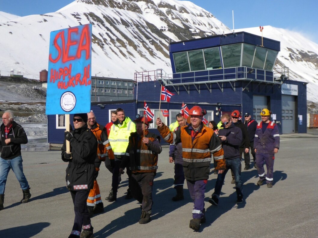 Ingenting å si på stemningen i borgertoget i Svea. Ingenting å si på stemningen i borgertoget i Svea.