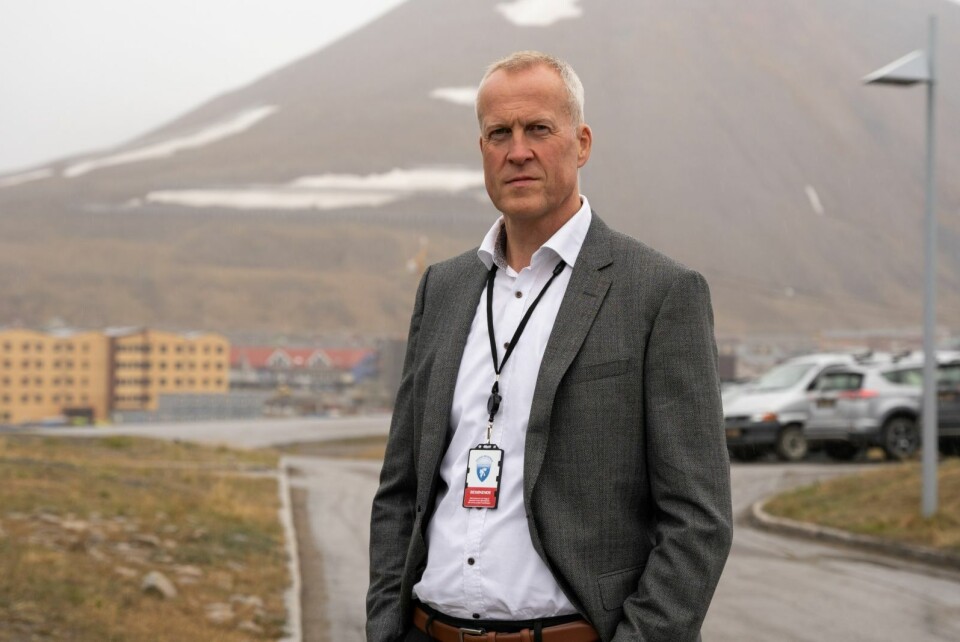 BEREDSKAP: Sysselmester Lars Fause forteller at deres viktigste prioriteten, på tross av karanteneregler, vil være å holde seg operative. BEREDSKAP: Sysselmester Lars Fause forteller at deres viktigste prioriteten, på tross av karanteneregler, vil være å holde seg operative.