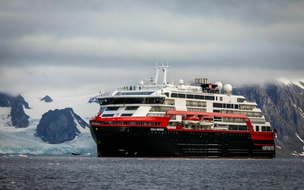 Det var i august 2020 at MS «Roald Amundsen» var på to seilaser fra Tromsø og rundt Svalbard og det var et smitteutbrudd ombord.