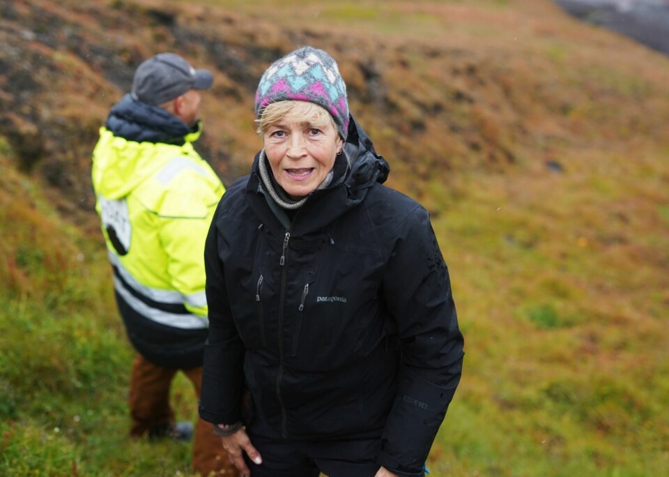 Forsker: Biolog og forsker Eva Fuglei viser hvordan man kan oppdage pelslus på rev. Forsker: Biolog og forsker Eva Fuglei viser hvordan man kan oppdage pelslus på rev.