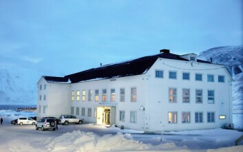 Huset ble bygd som forsamlingshus av Store Norske Spitsbergen Kulkompani i 1951. Huset ble bygd som forsamlingshus av Store Norske Spitsbergen Kulkompani i 1951.