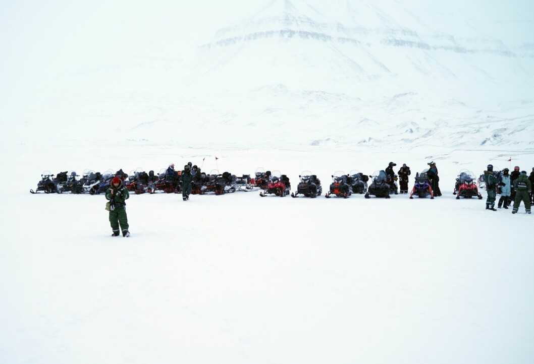 Guidet tur: To grupper fastboende på tur i februar i fjor med fem utmerkede guider. Her med pause ved Rabotmorenen. Guidet tur: To grupper fastboende på tur i februar i fjor med fem utmerkede guider. Her med pause ved Rabotmorenen.