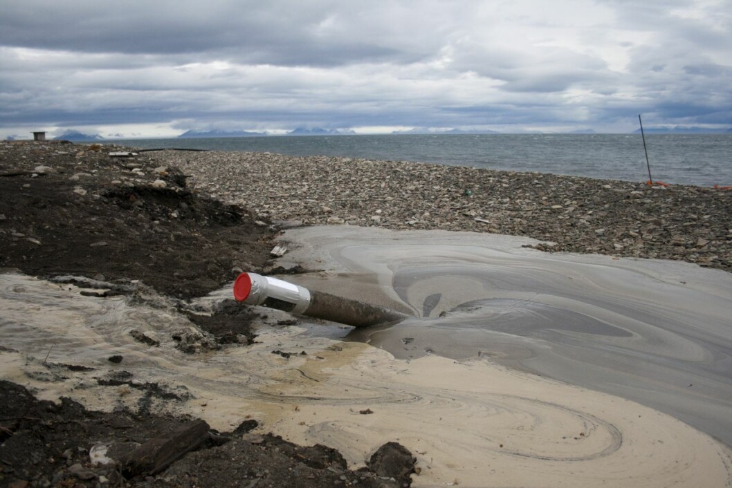Svalbardfiber: Dette er det ene røret for de to kablene som ble lagt fra Hotellneset til Ny-Ålesund. Svalbardfiber: Dette er det ene røret for de to kablene som ble lagt fra Hotellneset til Ny-Ålesund.