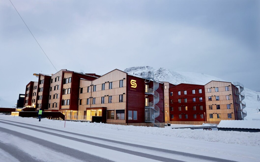 Studenter som bor i hybler reagerer på at de ikke får ha overnattingsbesøk. Studenter som bor i hybler reagerer på at de ikke får ha overnattingsbesøk.