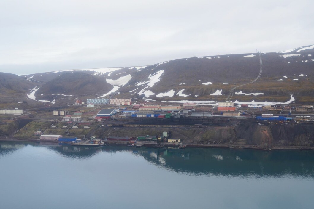 Besøk eller ikke: Om du overnatter, spiser, legger til med båt eller kjøper en souvenir i Barentsburg, støtter du den russiske staten, mener Niklas Gerhardsson. Besøk eller ikke: Om du overnatter, spiser, legger til med båt eller kjøper en souvenir i Barentsburg, støtter du den russiske staten, mener Niklas Gerhardsson.