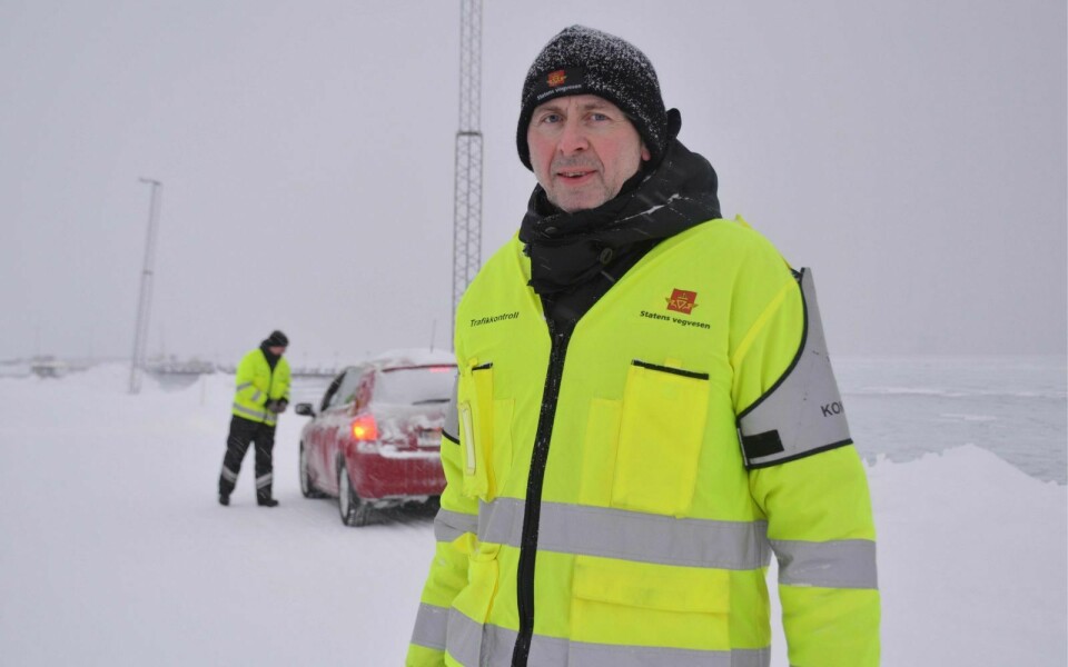 Torsdagens ettermiddag gjennomgikk Roar Olsen og kollegaene i Statens vegvesen standarden på Longyearbyens biler