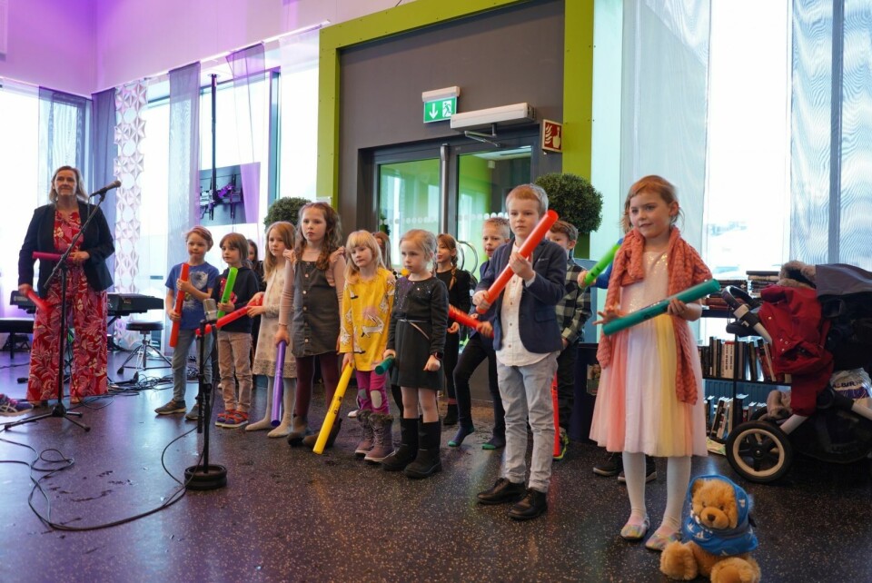Rart instrument: Med boomwhackers tok koret publikum med storm. Rart instrument: Med boomwhackers tok koret publikum med storm.