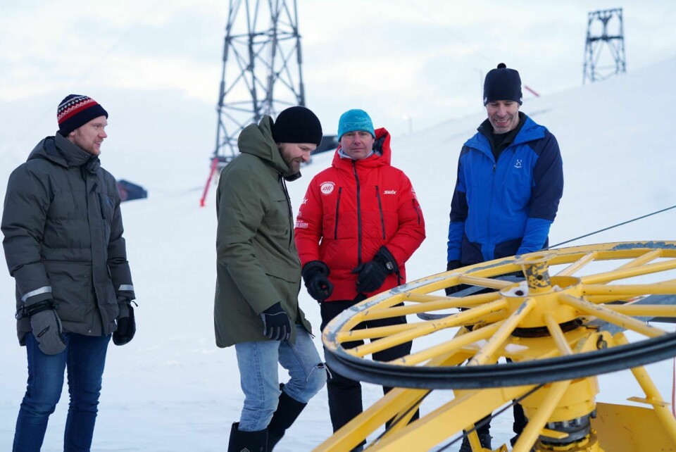 Alpingutta: De har jobbet med å lage en sprekere alpinbakke. Fra venstre, Guttorm Nygård, Svalbard Turn, prosjektleder Carl Magnus Vindegg i LL, Dag Arne Husdal, Svalbard Turn og Per Nilssen, styreleder i Svalbard Turn.
