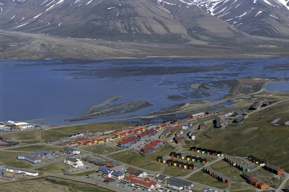 Planlagt utfylling på sørsiden utgjør en relativt liten del av deltaet. Likefullt gjelder deler av den planlagte utfyllingen et område som er spesielt viktig beiteområde under visse perioder av flo- og fjærekretsløpet, og under spesielle is-, vind- og værsituasjoner. Planlagt utfylling på sørsiden utgjør en relativt liten del av deltaet. Likefullt gjelder deler av den planlagte utfyllingen et område som er spesielt viktig beiteområde under visse perioder av flo- og fjærekretsløpet, og under spesielle is-, vind- og værsituasjoner.