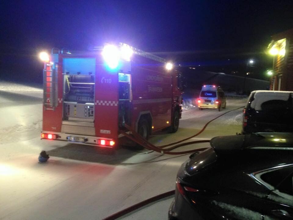 En person er pågrepet, mistenkt for ildspåsettelse i Vei 222.