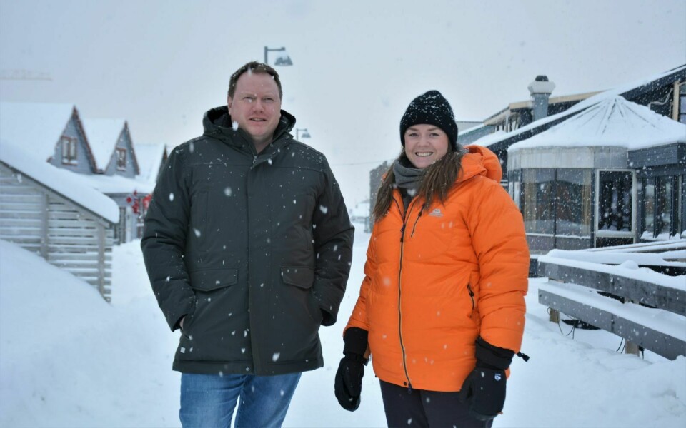 BÆREKAFT: Svalbard Adventures går i bresjen for en større satsing på bærekraft. John-Einar Lockert og Benedicte Klyve sier at det vil komme hele næringen til gode.