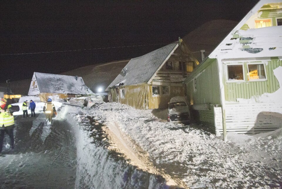 Ti hus ble tatt av ras i Longyearbyen i dag tidlig. Ti hus ble tatt av ras i Longyearbyen i dag tidlig.