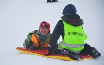 <strong class="nf-o-text--strong">FULL FART:</strong> Årets barnehagedag samlet barn fra både Kullungen og Polarflokken barnehage til en felles akedag i alpinbakken.