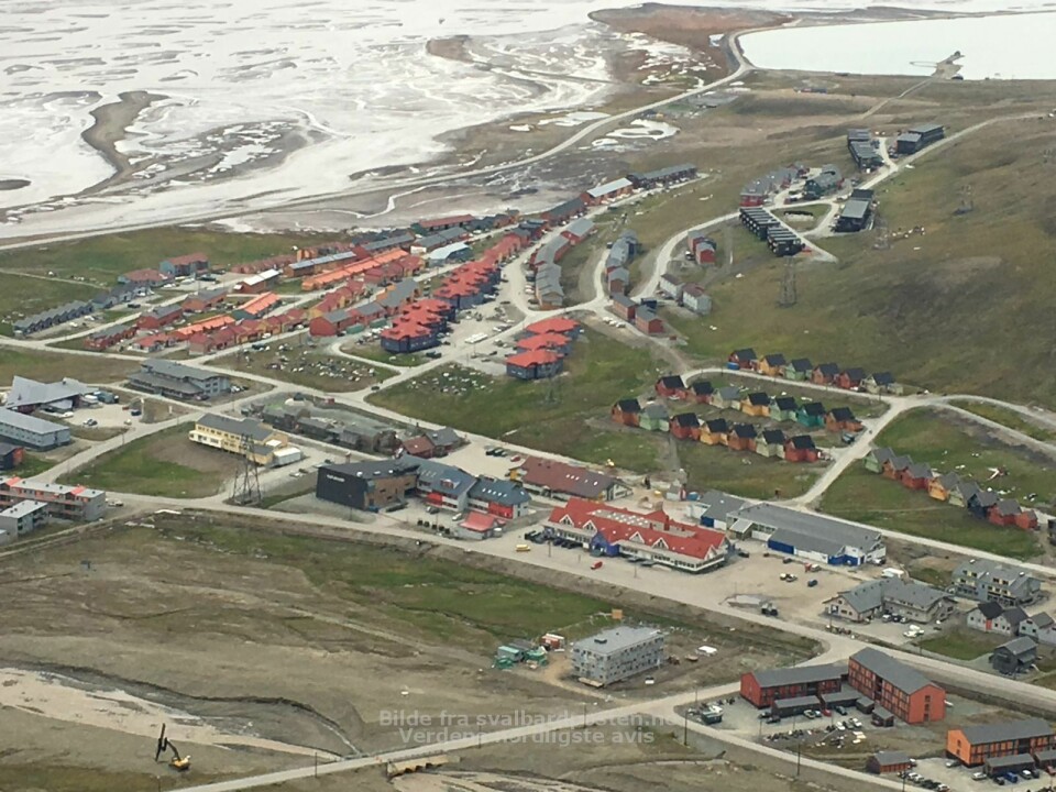 En polsk turist er bøtelagt etter å ha forsøkte å ta en bil fra sentrum av Longyearbyen. En polsk turist er bøtelagt etter å ha forsøkte å ta en bil fra sentrum av Longyearbyen.
