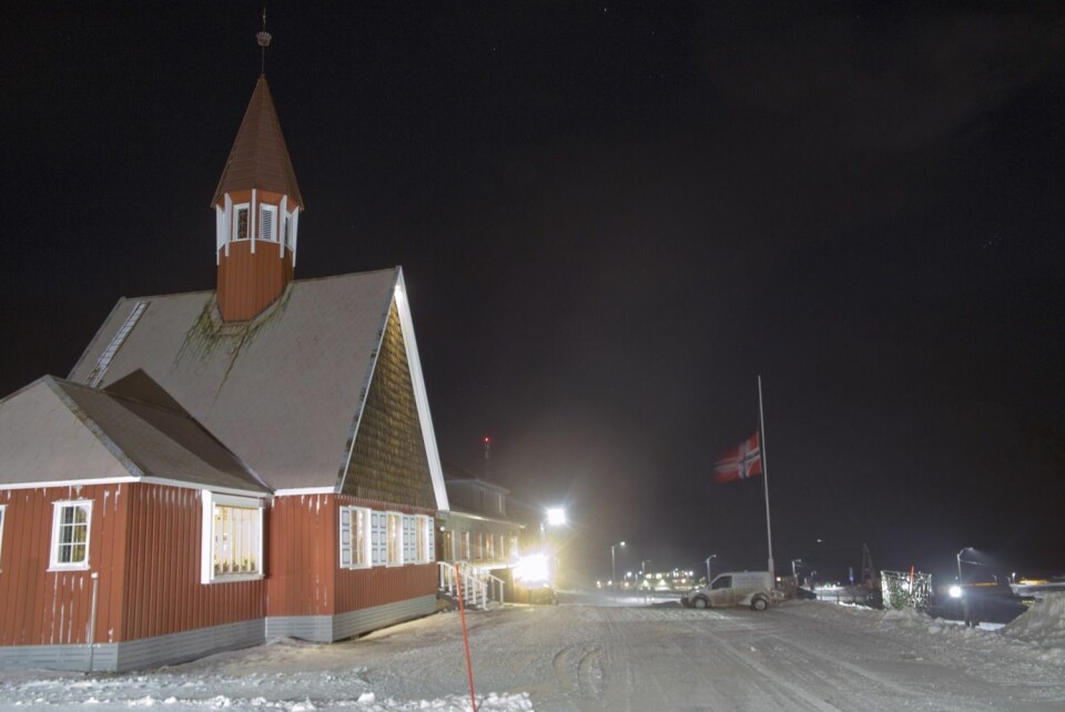 Svalbard kirke søndag kveld.