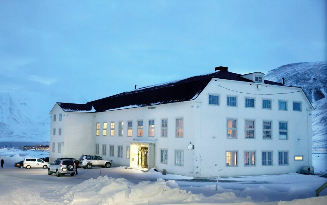 Huset ble bygd som forsamlingshus av Store Norske Spitsbergen Kulkompani i 1951.