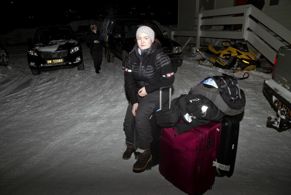 Amalie Henriksen er sterkt preget av skredulykken lørdag. Mandag fikk hun hente eiendeler i huset sitt som hun er evakuert fra. Nå venter juleferie på fastlandet. Amalie Henriksen er sterkt preget av skredulykken lørdag. Mandag fikk hun hente eiendeler i huset sitt som hun er evakuert fra. Nå venter juleferie på fastlandet.
