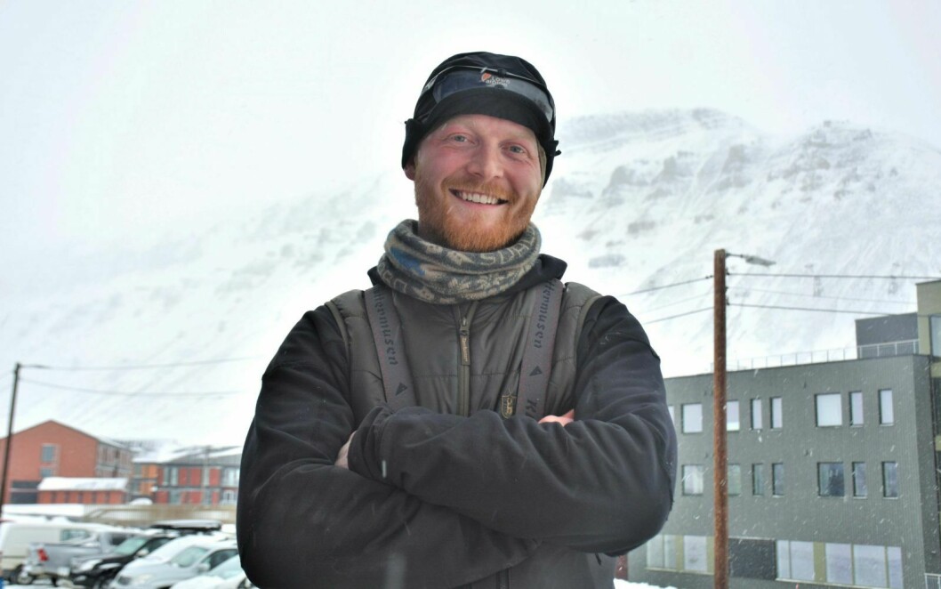HUNDESLEDEFØREREN: Mads Paarúp kom til Svalbard for å få erfaring som hundefører. Når han nå skal forlater øya sitter han igjen med mye mer.