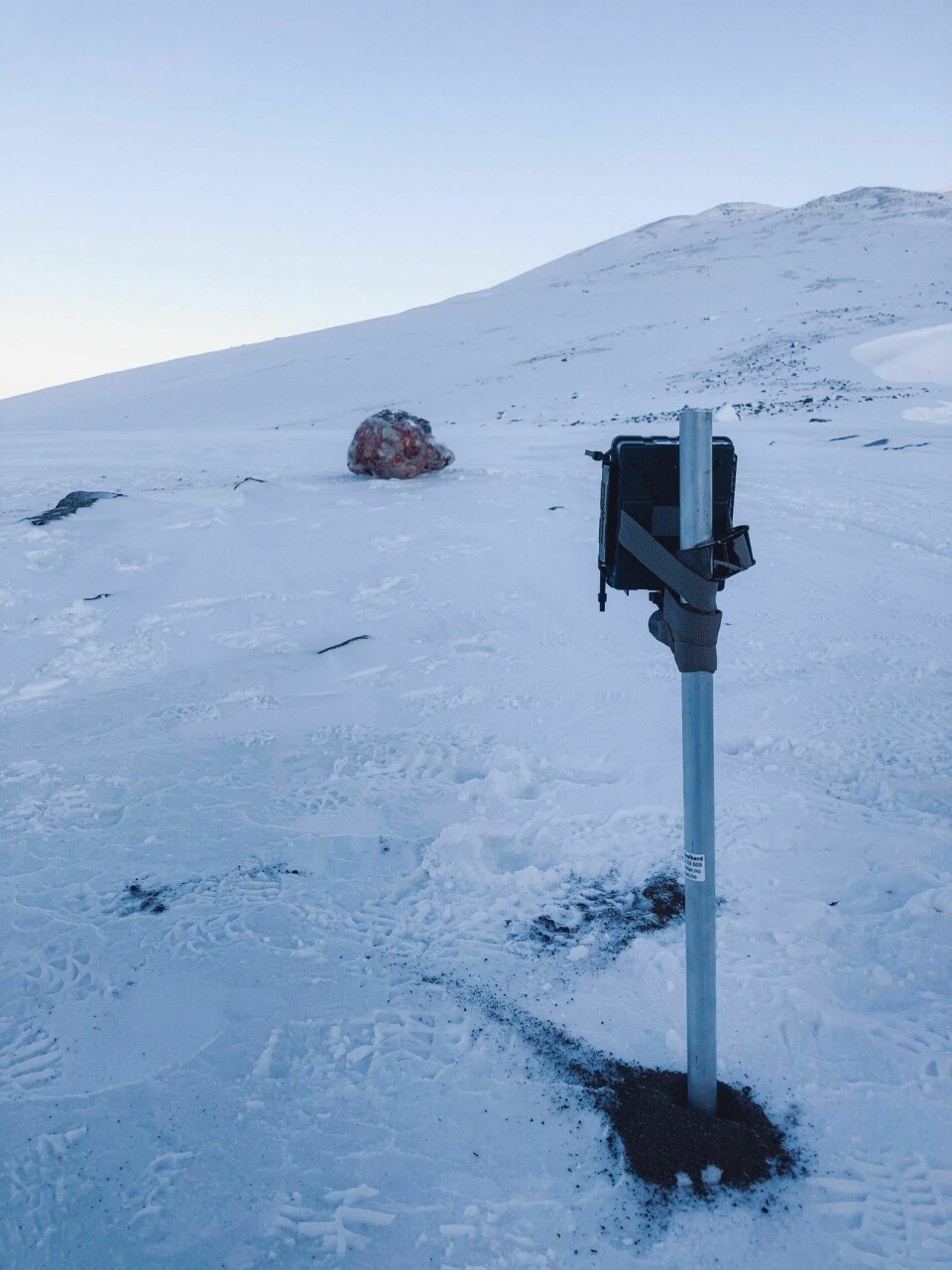 Ett år: Kameraet skal stå i underkant av et år og tas inn tidlig neste vinter når snøen er tilbake.