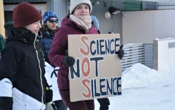 En gjenganger på plakatene var at vi som samfunn faktisk må lytte til det klimaforskere sier. En gjenganger på plakatene var at vi som samfunn faktisk må lytte til det klimaforskere sier.